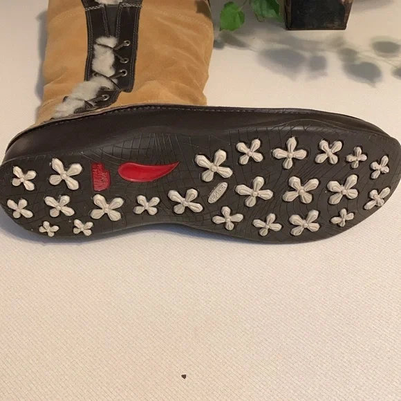 The North Face Women's Tan and Brown Suede Winter Boots NWOT - Picture 8 of 8